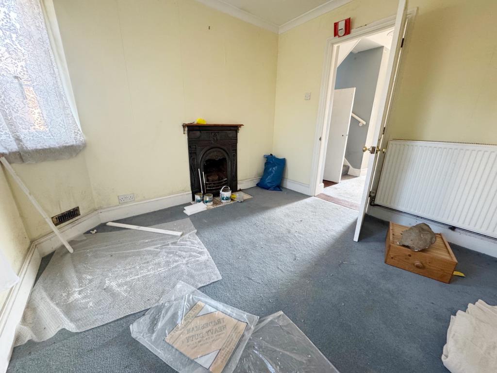 Lot: 181 - PERIOD THREE-BEDROOM LODGE HOUSE FOR IMPROVEMENT - Dining room